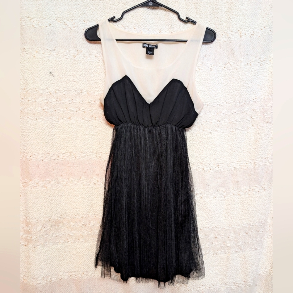 Hot Topic Women's White And Black Dress Size Medium
